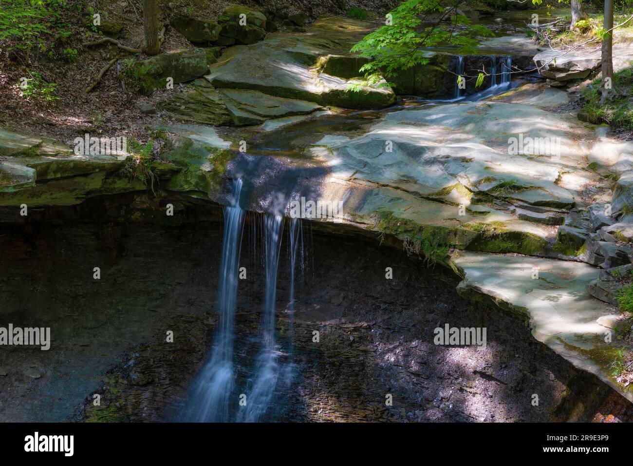 Escursioni a piedi alle cascate Blue Hen nel Cuyahoga Valley National Park, Ohio, Stati Uniti. Foto Stock