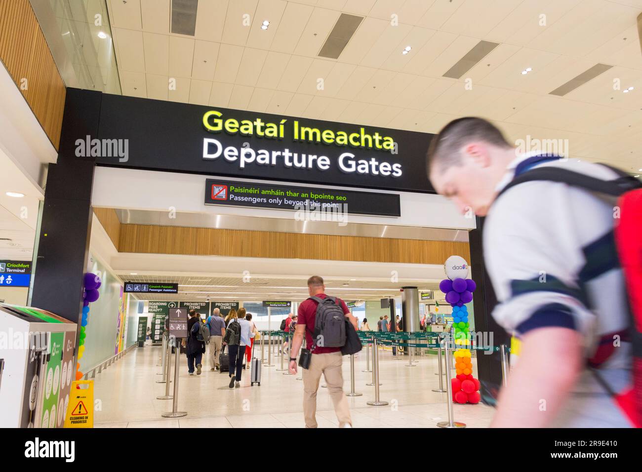 Cancelli di partenza. Aeroporto di Dublino, terminal uno, Irlanda Foto Stock