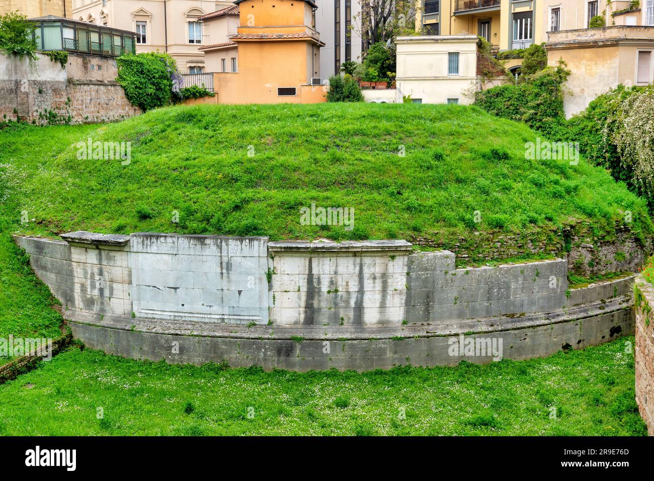 Vista del mausoleo di Lucilius Petus, Roma, Italia Foto Stock