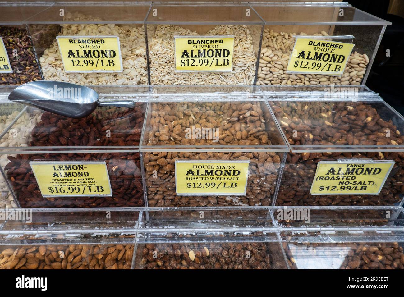 Il Kalustyan's Indian Spice Shop è un negozio specializzato a Murray Hill, New York City, USA 2023 Foto Stock