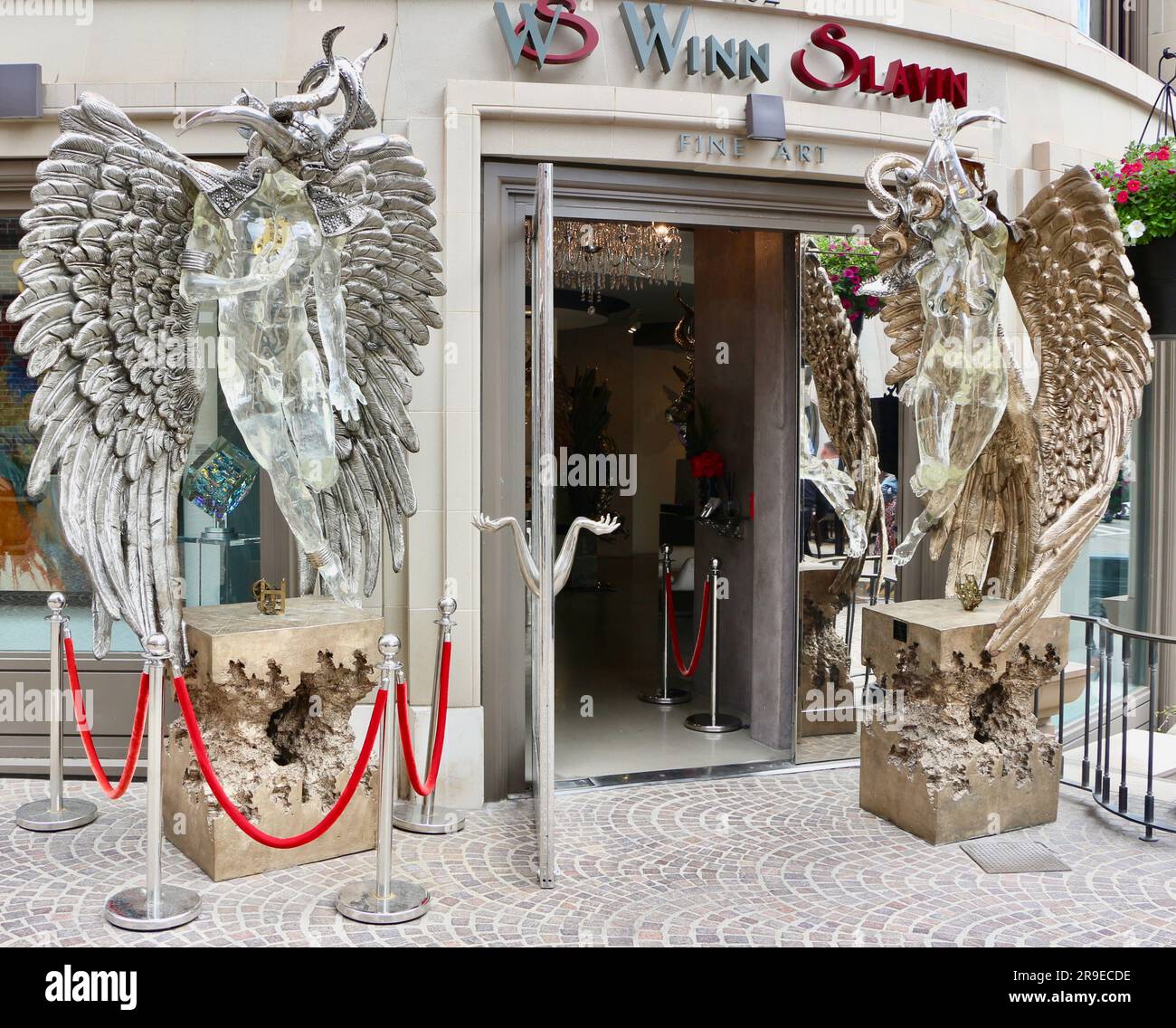 Sculture all'ingresso della galleria d'arte Winn Slavin, due Rodeo Drive 202 North Rodeo Drive Beverly Hills Los Angeles California USA Foto Stock