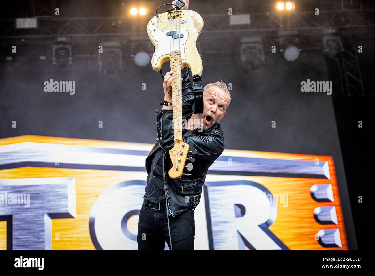 Oslo, Norvegia. 21 giugno 2023. La rock band svedese Sator esegue un concerto dal vivo durante il festival musicale norvegese Tons of Rock 2023 a Oslo. Qui il bassista Heikki Kiviaho è visto dal vivo sul palco. (Foto: Gonzales Photo - Terje Dokken). Foto Stock