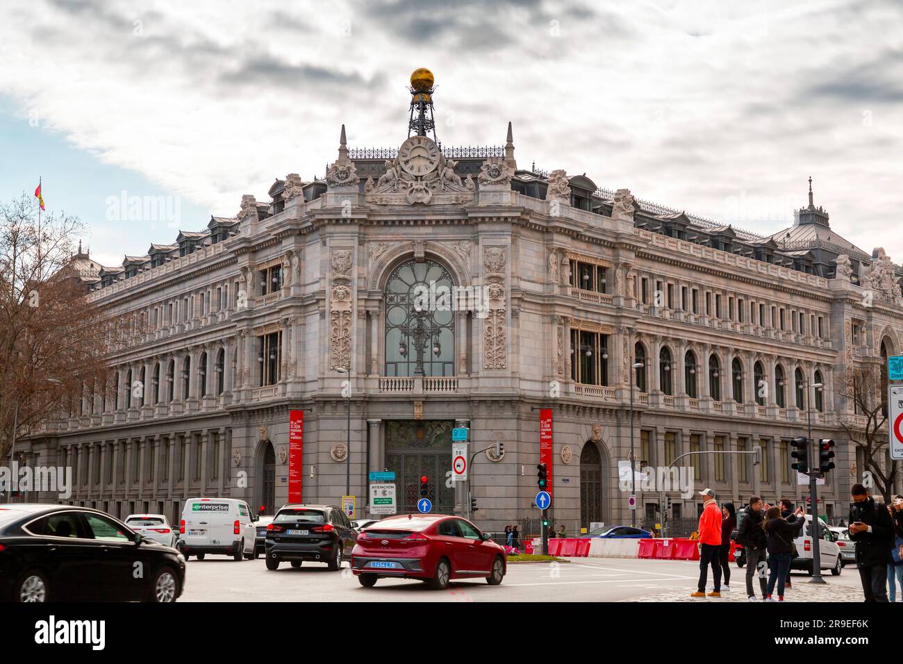 Madrid, Spagna - FEB 19, 2022: Il Banco de Espana è la banca centrale della Spagna. Fondata a Madrid nel 1782 da Carlo III, situata sulla Calle de Alca Foto Stock