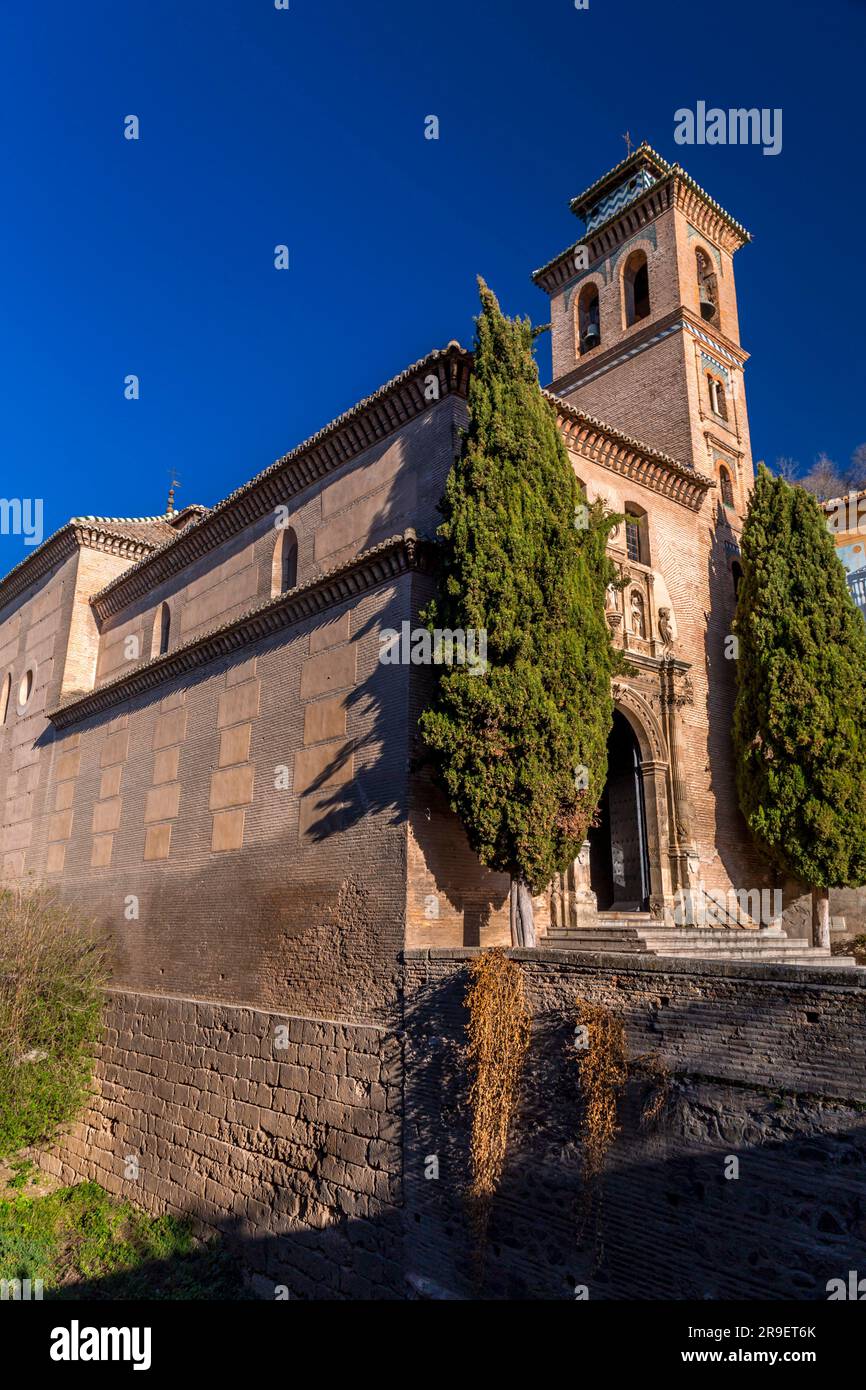 Granada, Spagna - 22 febbraio 2022: Chiesa di San Gil e Santa Ana a Granada, Spagna. Foto Stock