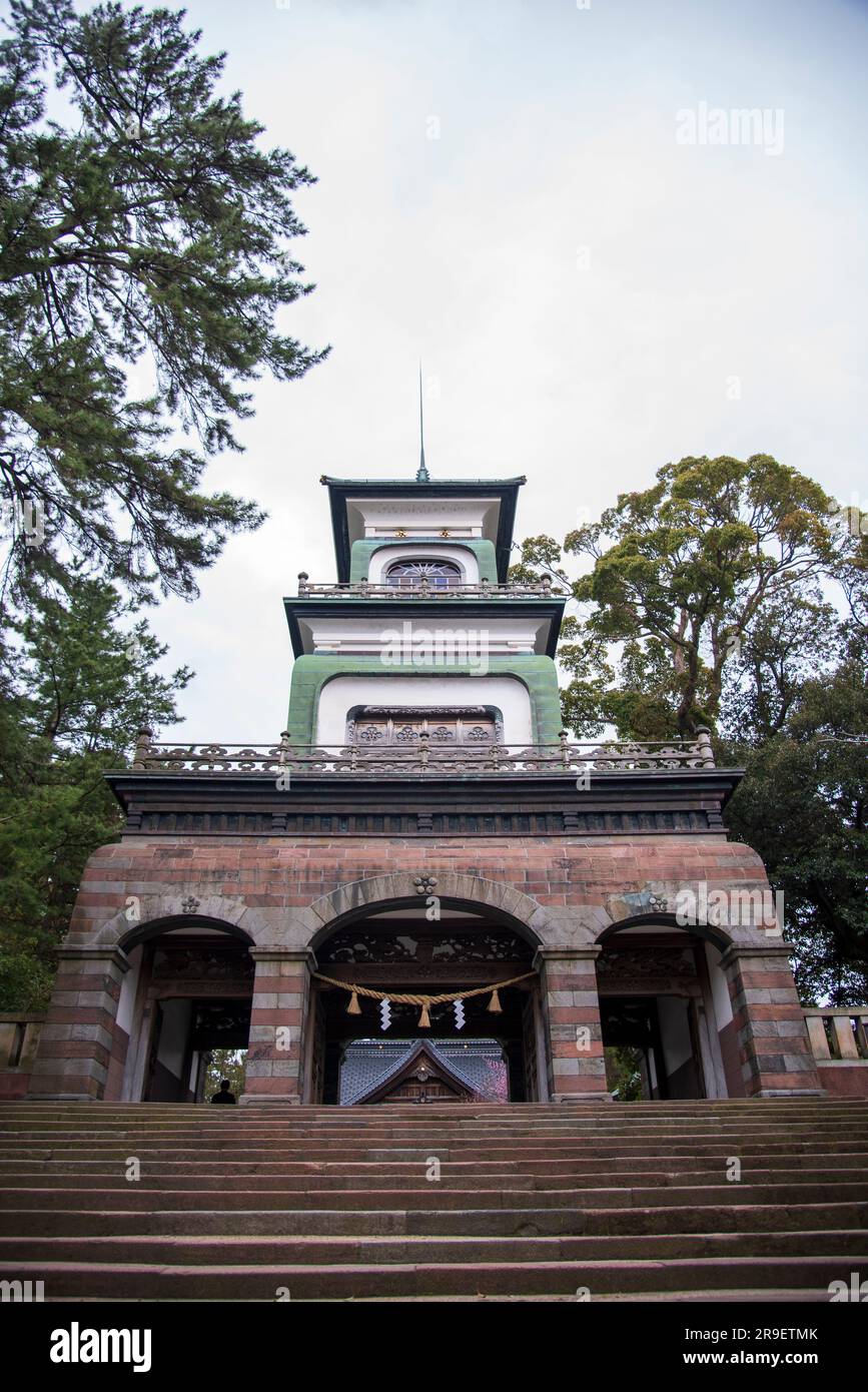 Cancello del santuario Oyama jinja a Kanazawa, Giappone Foto Stock