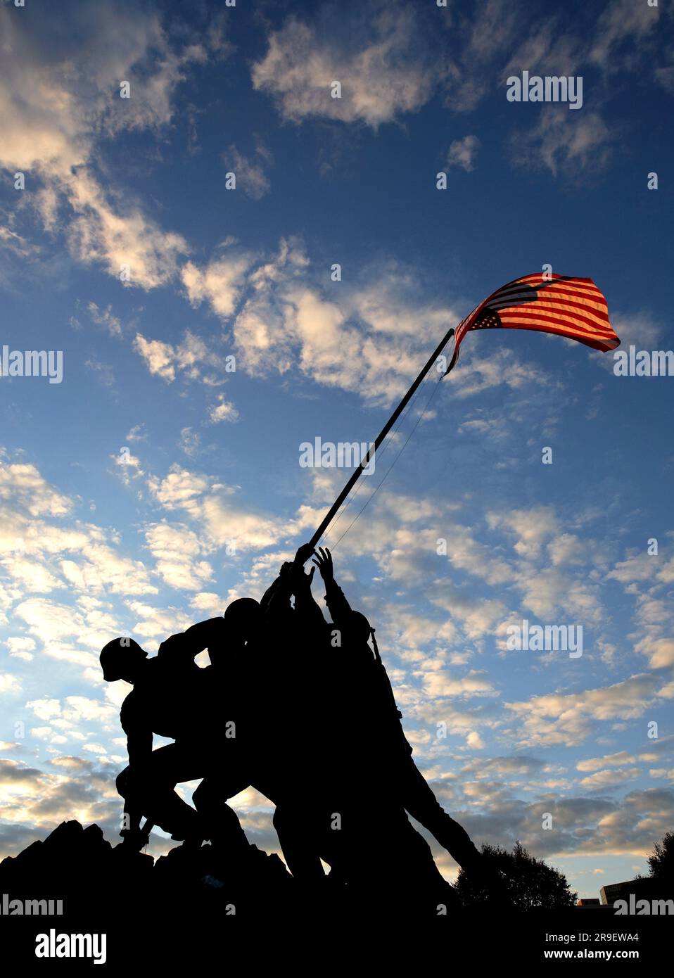 Il memoriale di guerra del corpo dei Marines degli Stati Uniti (Iwo Jima Memorial) al tramonto. Arlington, USA. Foto Stock