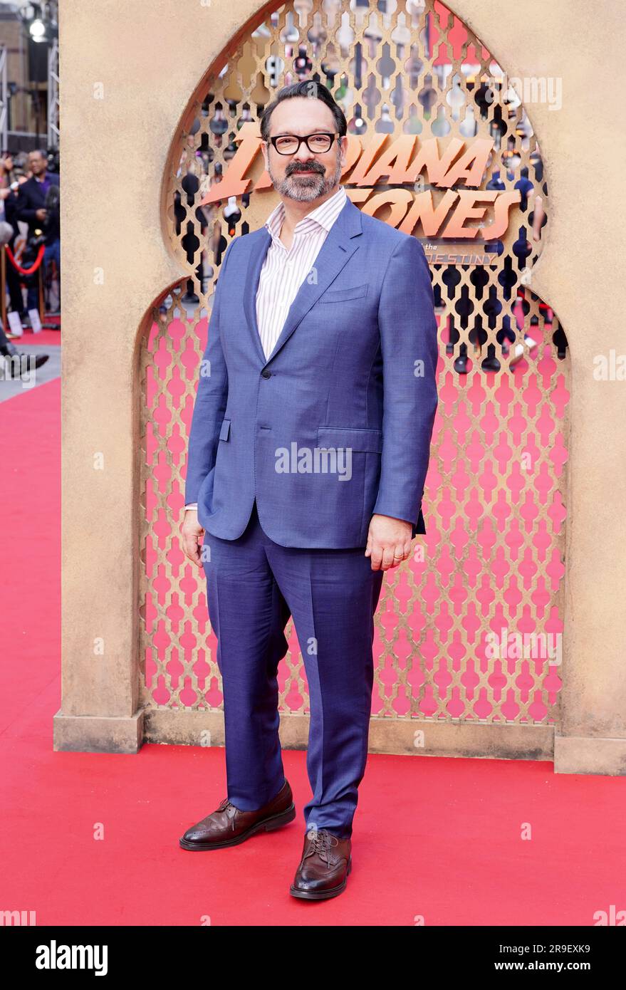 James Mangold arriva per la prima britannica di Indiana Jones e The Dial of Destiny al Cineworld Leicester Square di Londra. Data immagine: Lunedì 26 giugno 2023. Foto Stock