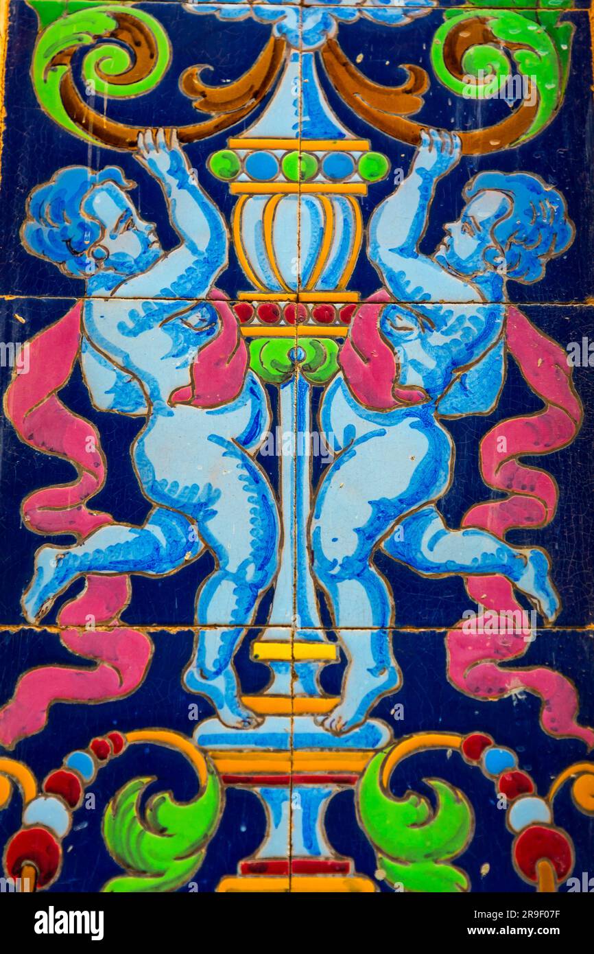 Frammento di piastrelle in ceramica smaltata andalusa con sfondo a trama ravvicinata Foto Stock
