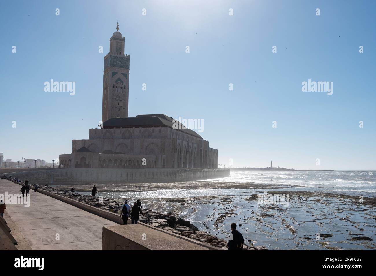 Esterno della famosa moschea Hassan II sulla costa di Casablanca, Marocco Foto Stock