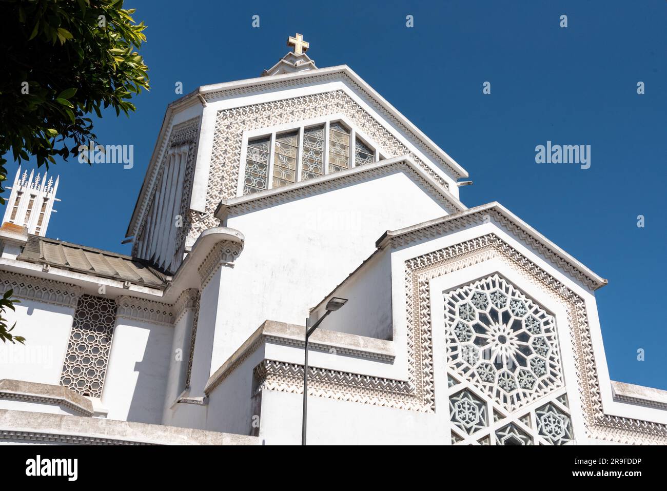 Splendida cattedrale Art Deco di St Peter nel centro di Rabat, Marocco Foto Stock
