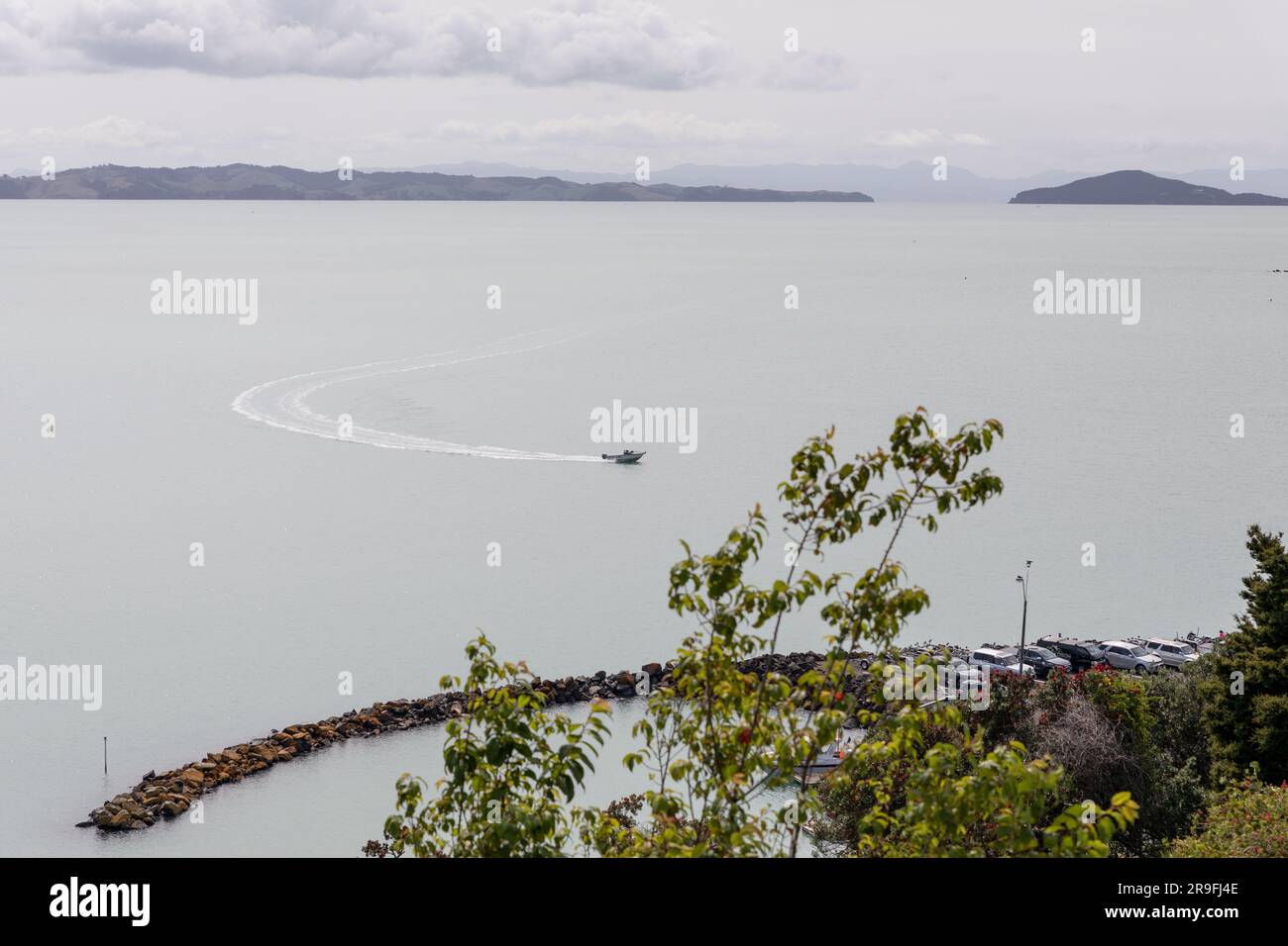 Porto di Maraetai appena ad est di Auckland, nell'Isola del Nord della nuova Zelanda. Maraetai si trova sullo stretto di Tāmaki, nel Golfo di Hauraki. Foto: Rob Watkins Foto Stock