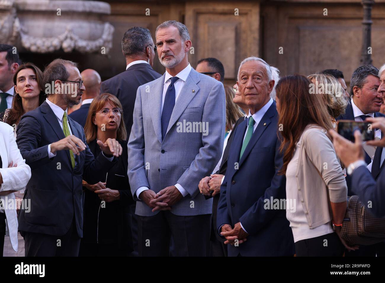 Palermo, Italia. 26 giugno 2023. IL RE DI SPAGNA FELIPE vi IL PRESIDENTE DELLA REPUBBLICA SERGIO MATTARELLA E IL PRESIDENTE DEL PORTOGALLO A PALERMO nella foto il re di Spagna Felipe vi con il presidente della Repubblica Sergio Mattarella e il presidente del Portogallo Marcelo Rebelo De Sousa visitano la cattedrale di Palermo on 4 canti e la chiesa di San Giovanni degli Eremiti credito: Agenzia fotografica indipendente/Alamy Live News Foto Stock