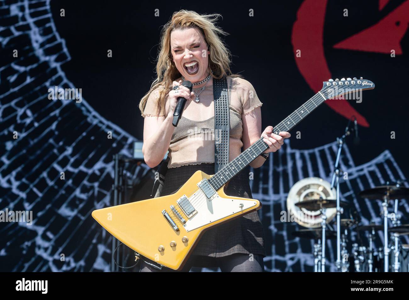 Lzzy Hale degli Halestorm si esibisce dal vivo a Oslo il 22 giugno 2023 Foto Stock