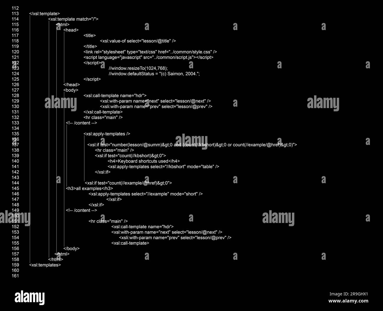 Codice sorgente scritto in linguaggio di programmazione su sfondo nero Foto Stock