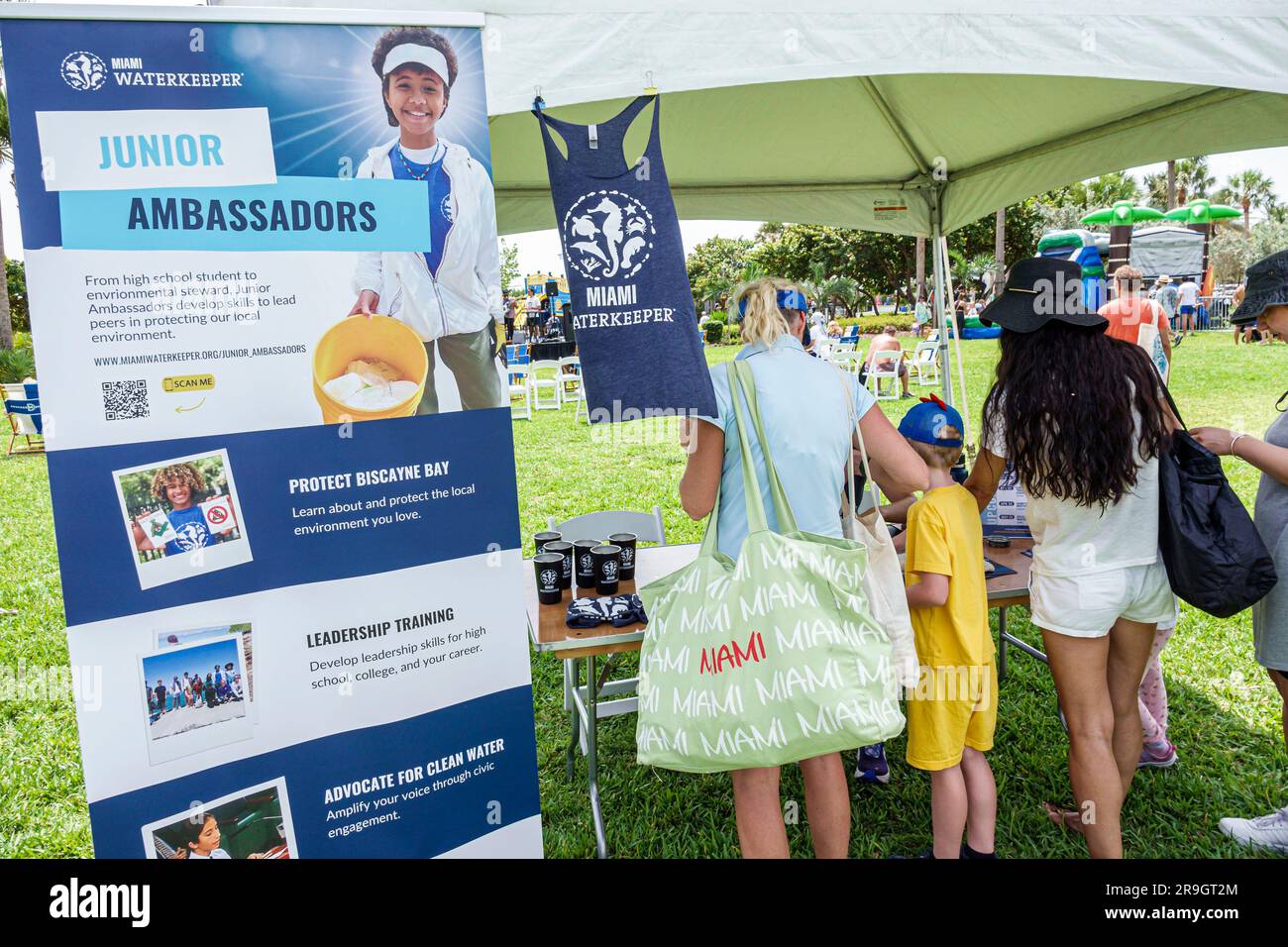Miami Beach, Florida, Altos del Mar Park, evento del festival Turtle Fest, adatto alle famiglie, ambiente protetto dall'espositore Miami Waterkeeper Foto Stock