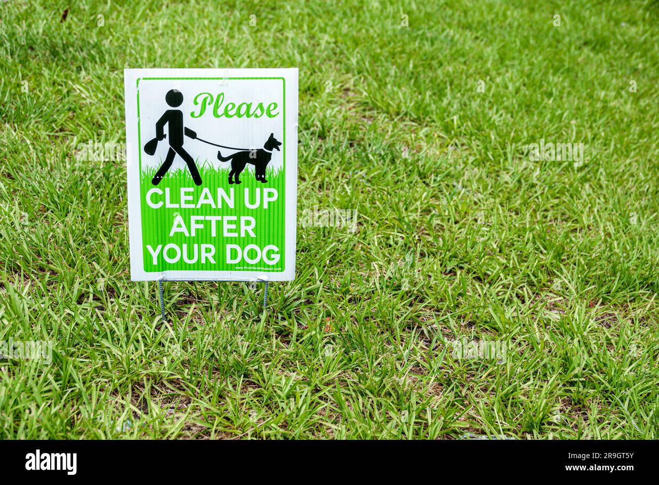 Miami Beach Florida, cartello con erba, pulisci dopo il tuo cane Foto Stock