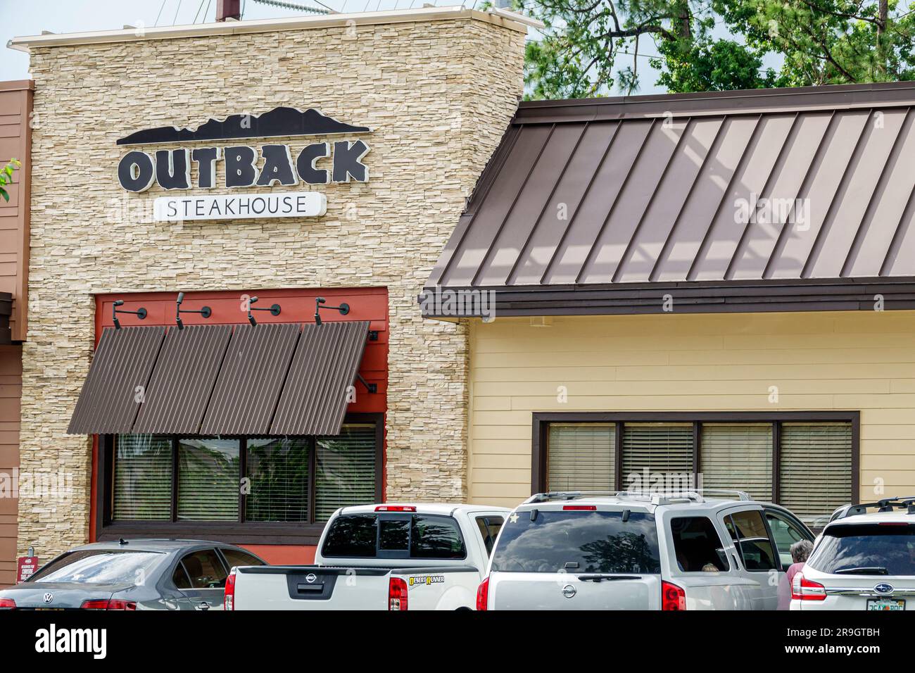 Sanford Florida, ristorante Outback Steakhouse, ingresso esterno davanti all'hotel Foto Stock