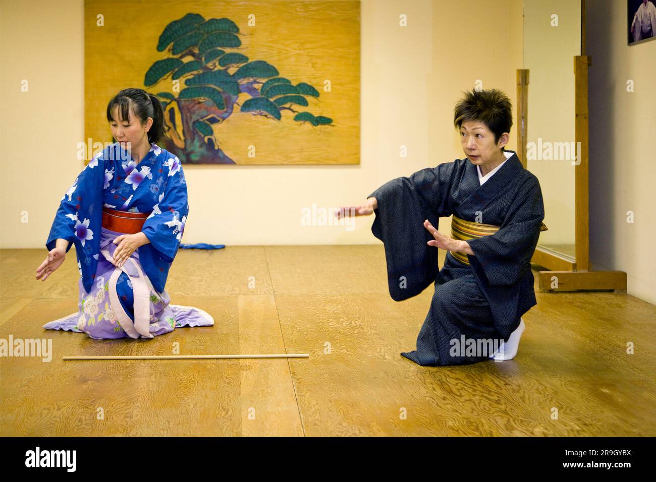 Insegnante e studente di danza giapponese Foto Stock
