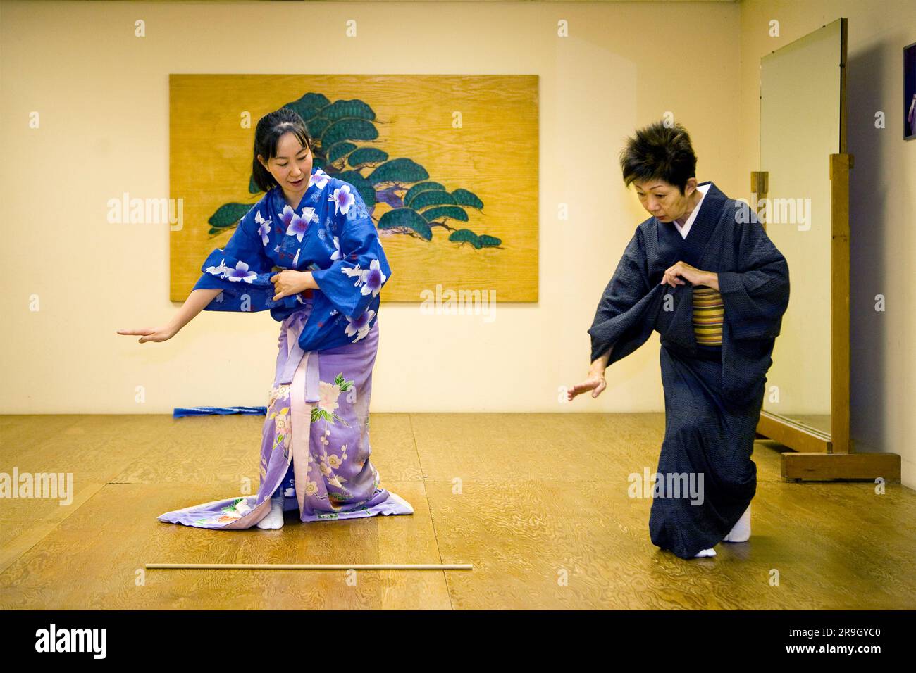 Insegnante e studente di danza giapponese Foto Stock