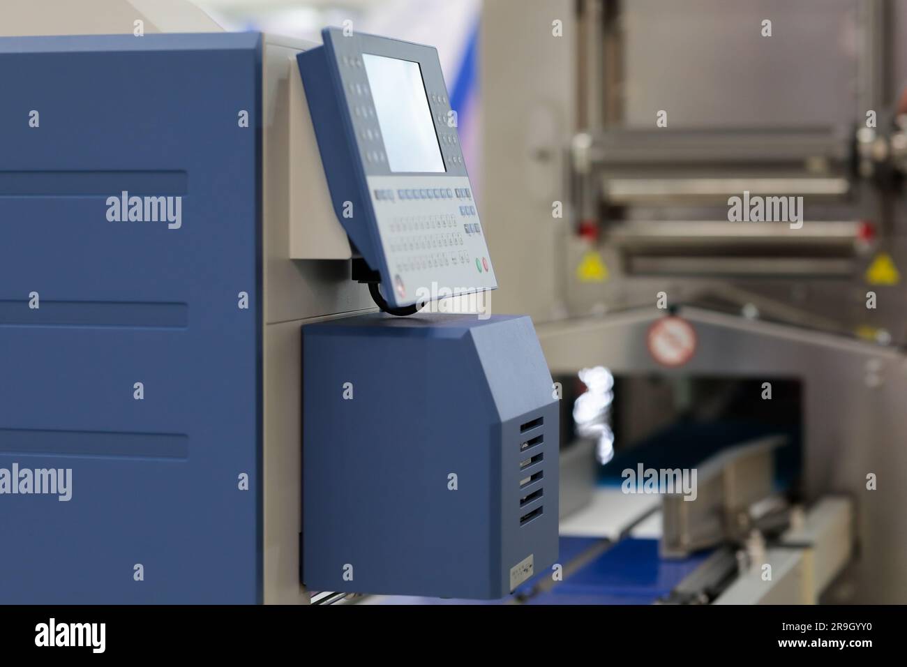 Console di controllo della etichettatrice automatica per pesatura industriale. Messa a fuoco selettiva. Foto Stock