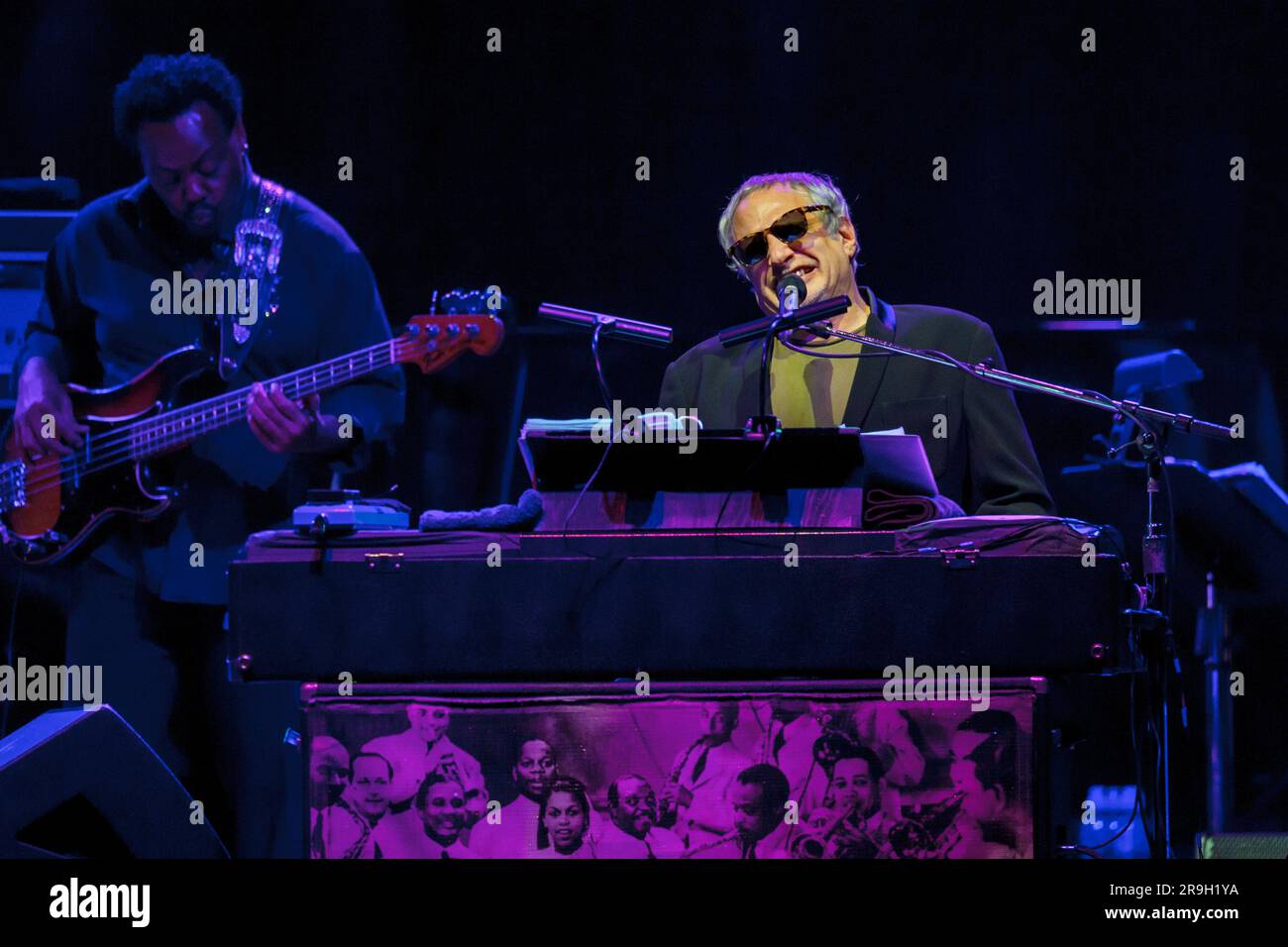 Donald Fagen dei Jazz Rock Icons Steely Dan si esibisce dal vivo in concerto, Vector Arena, Auckland, nuova Zelanda Foto Stock