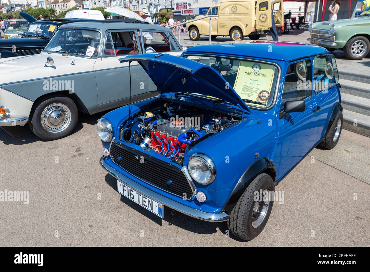 1996 Rover Mini, BMC Mini in mostra dopo la corsa di auto d'epoca da Londra a Southend. In mostra sul lungomare a Southend on Sea, Essex, Regno Unito Foto Stock