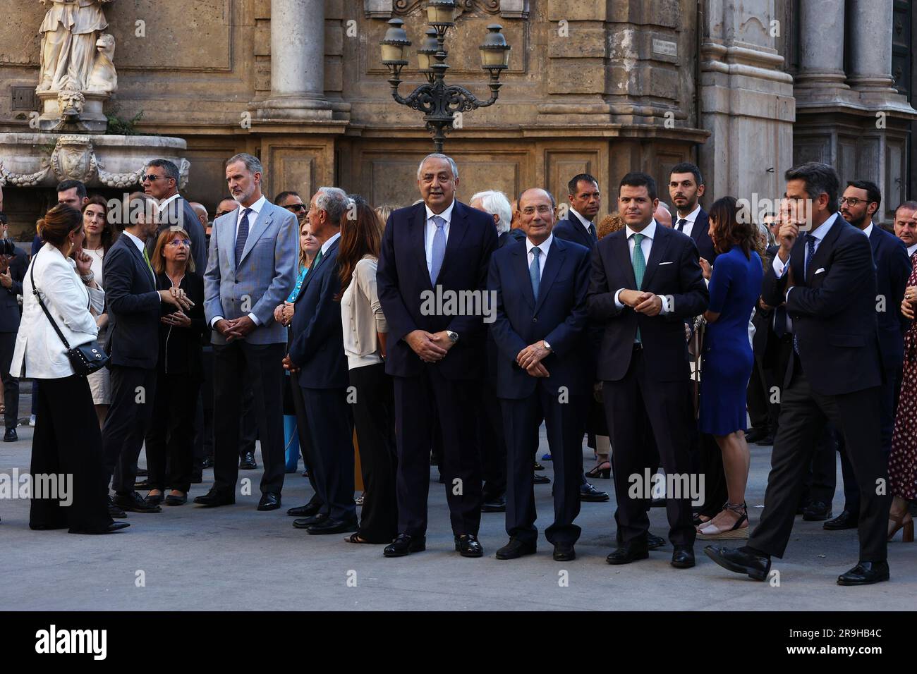 Palermo, Italia. 26 giugno 2023. IL RE DI SPAGNA FELIPE vi IL PRESIDENTE DELLA REPUBBLICA SERGIO MATTARELLA E IL PRESIDENTE DEL PORTOGALLO A PALERMO nella foto il re di Spagna Felipe vi con il presidente della Repubblica Sergio Mattarella e il presidente del Portogallo Marcelo Rebelo De Sousa visitano la cattedrale di Palermo on 4 canti e la chiesa di San Giovanni degli Eremiti credito: Agenzia fotografica indipendente/Alamy Live News Foto Stock