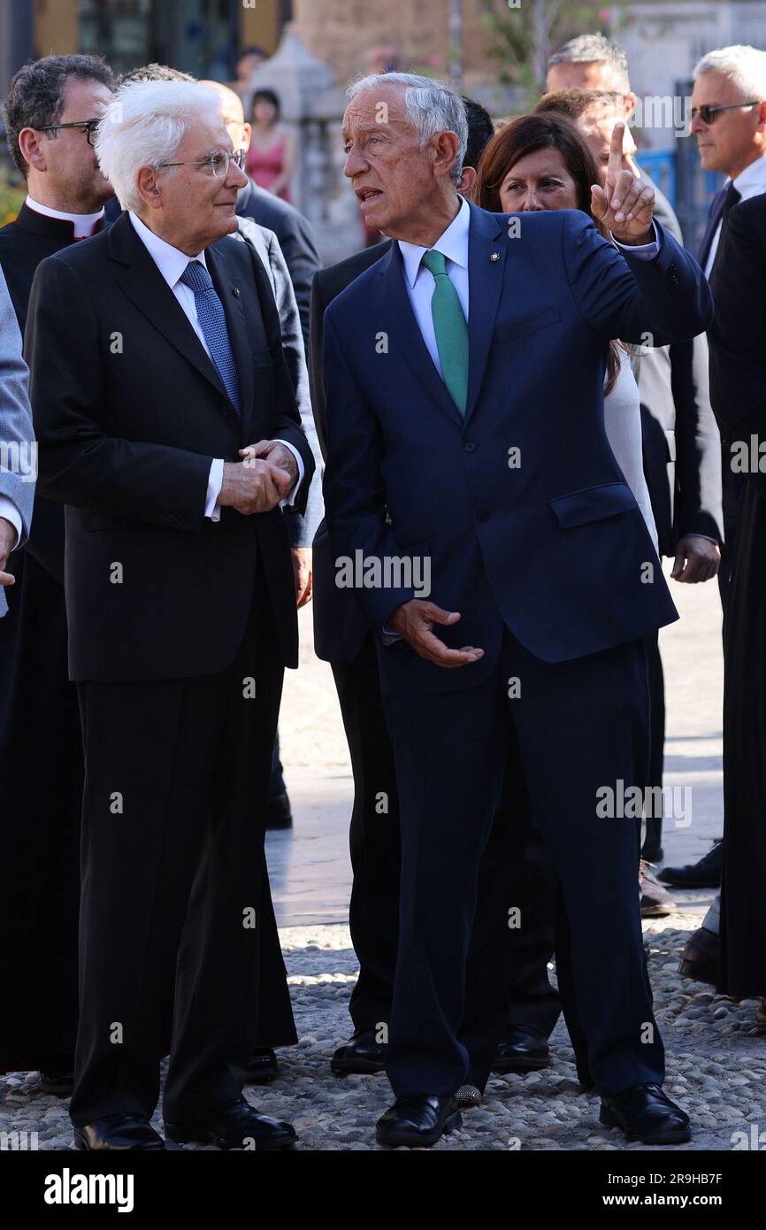 Palermo, Italia. 26 giugno 2023. IL RE DI SPAGNA FELIPE vi IL PRESIDENTE DELLA REPUBBLICA SERGIO MATTARELLA E IL PRESIDENTE DEL PORTOGALLO A PALERMO nella foto il re di Spagna Felipe vi con il presidente della Repubblica Sergio Mattarella e il presidente del Portogallo Marcelo Rebelo De Sousa visitano la cattedrale di Palermo on 4 canti e la chiesa di San Giovanni degli Eremiti credito: Agenzia fotografica indipendente/Alamy Live News Foto Stock