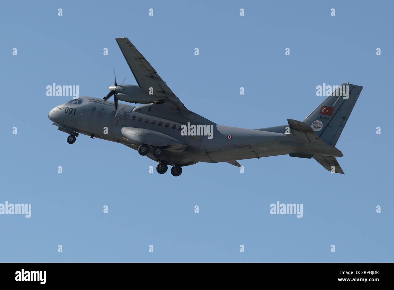 ESKISEHIR, TURKIYE - 18 SETTEMBRE 2022: Turkish Air Force CASA CN-235M-100 (C-091) mostra al Sivrihisar SHG Airshow Foto Stock