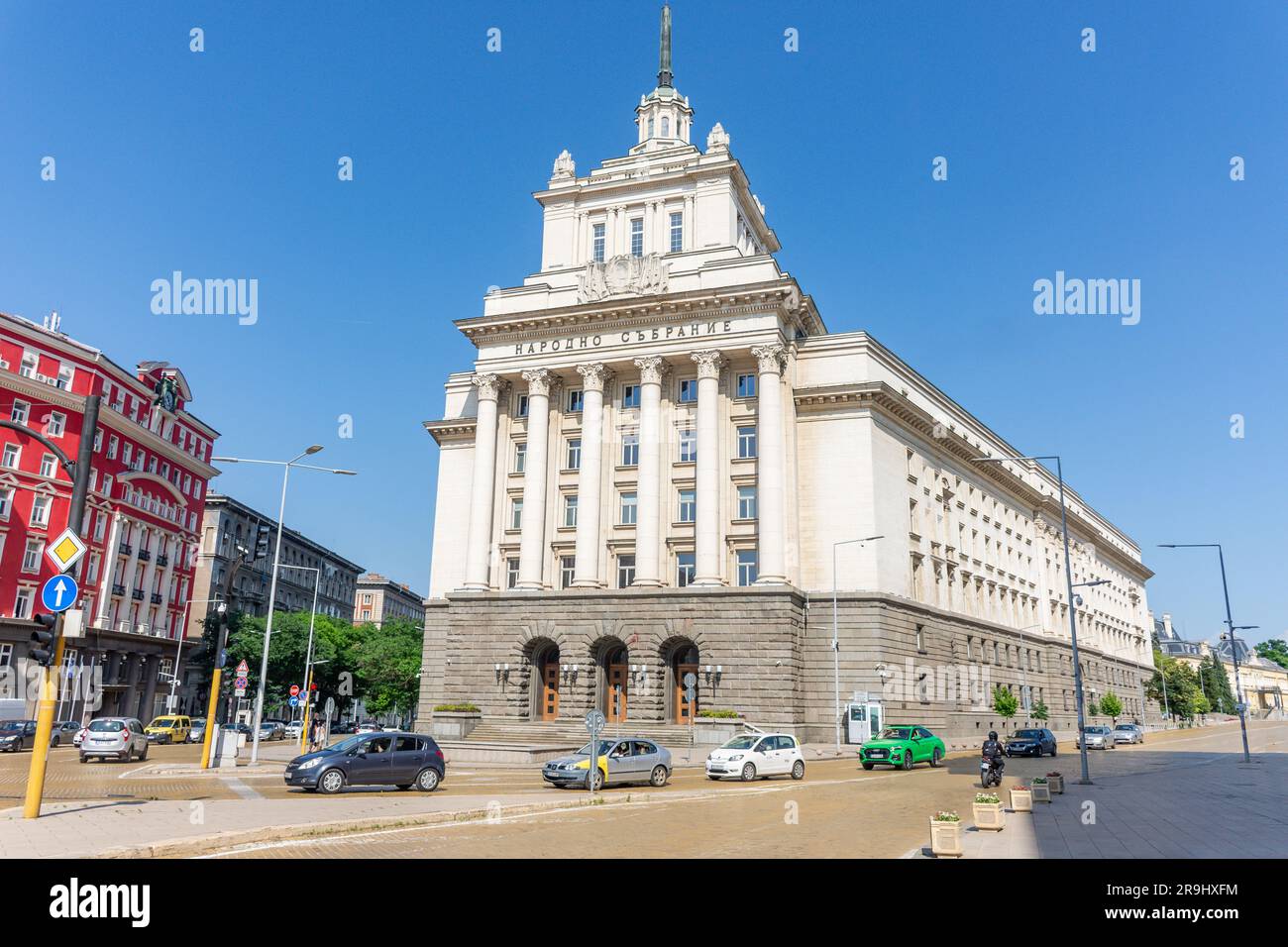 Edificio dell'Assemblea Nazionale della Bulgaria (la Casa del Partito Comunista di largo), Centro città, Sofia, Repubblica di Bulgaria Foto Stock