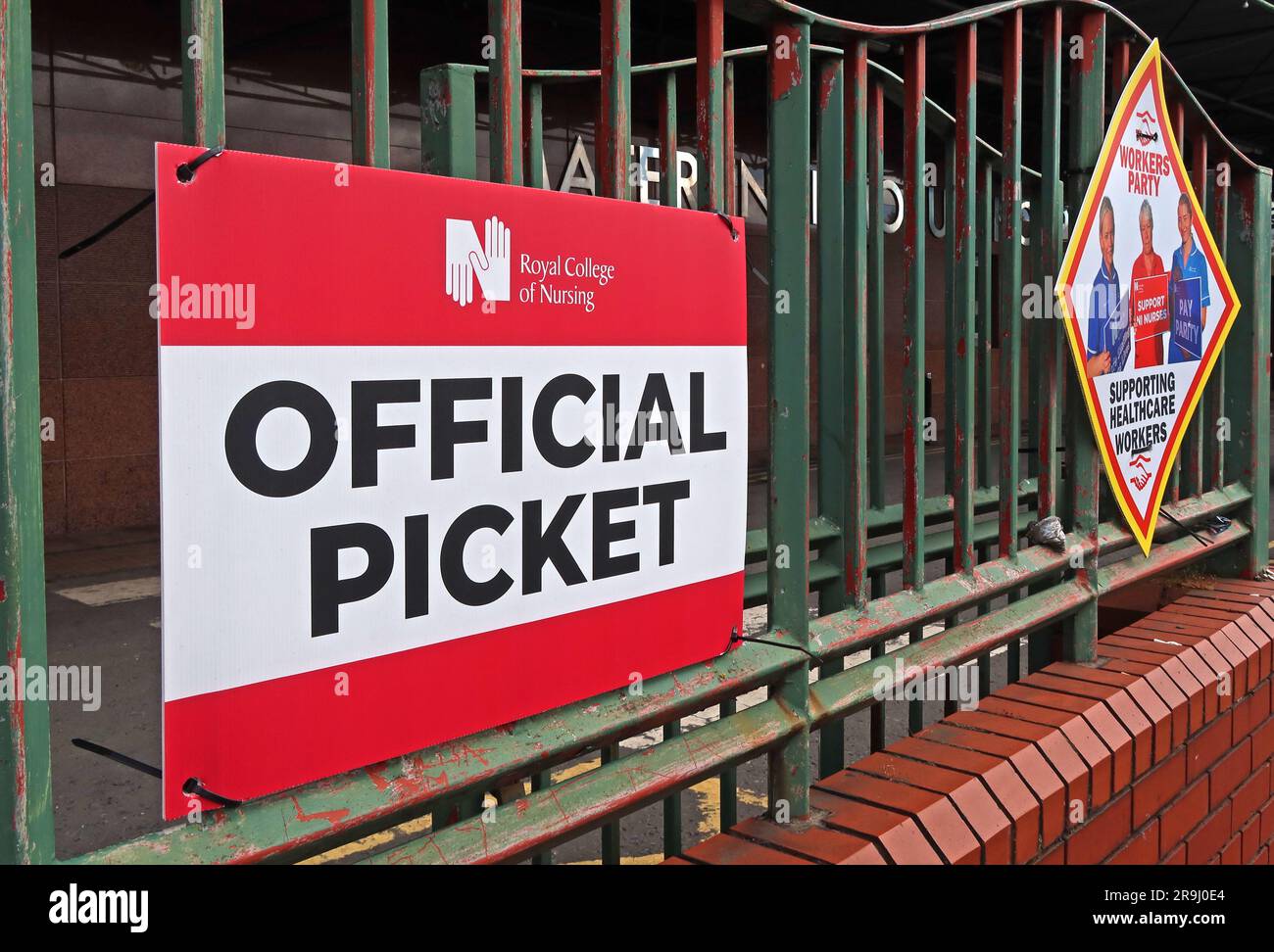 Royal College of Nursing, Official Picket banner, at 45-51 Crumlin Rd, Belfast, Irlanda del Nord, Regno Unito, BT14 6AB Foto Stock