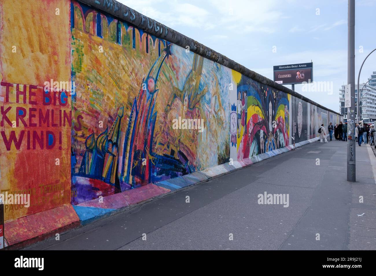 Berlino, Germania - 19 aprile 2023: Veduta del famoso muro di Berlino in Germania Foto Stock