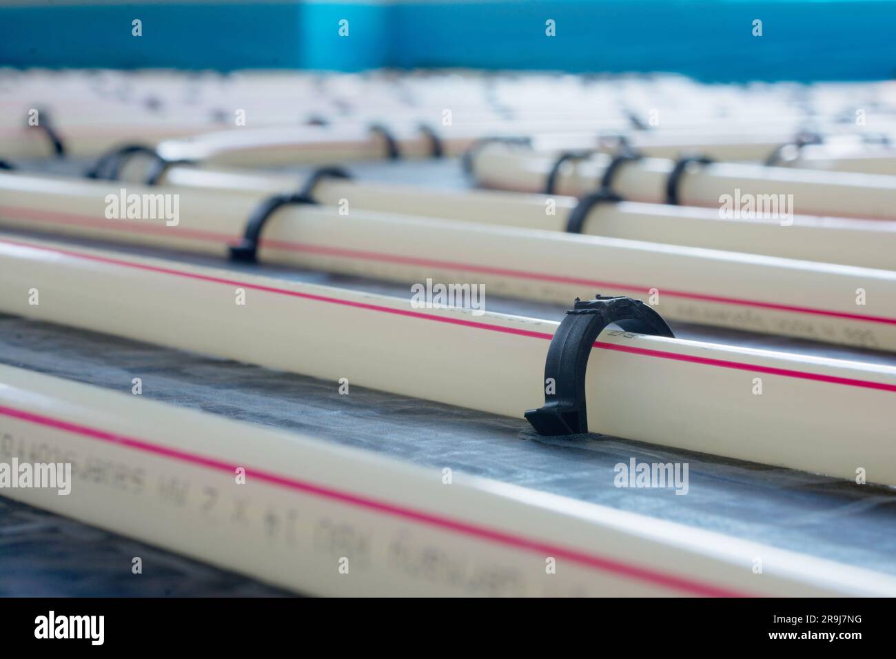 Dettaglio dei tubi del riscaldamento a pavimento Foto Stock