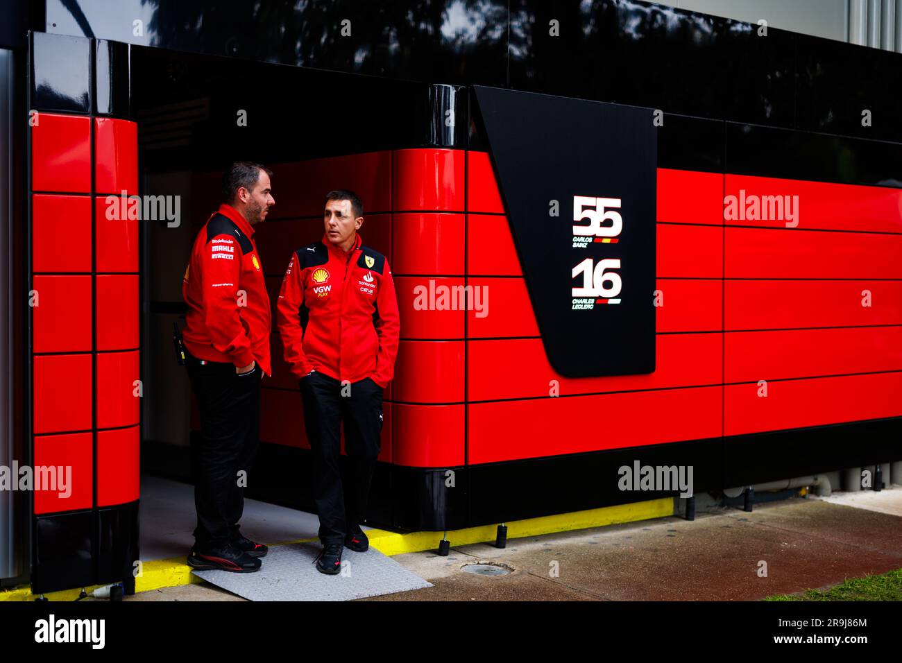 MELBOURNE, AUSTRALIA, Albert Park Street Circuit, 31 marzo: Il garage del team Ferrari al Gran Premio di Formula uno australiano all'Albert Park Street Foto Stock