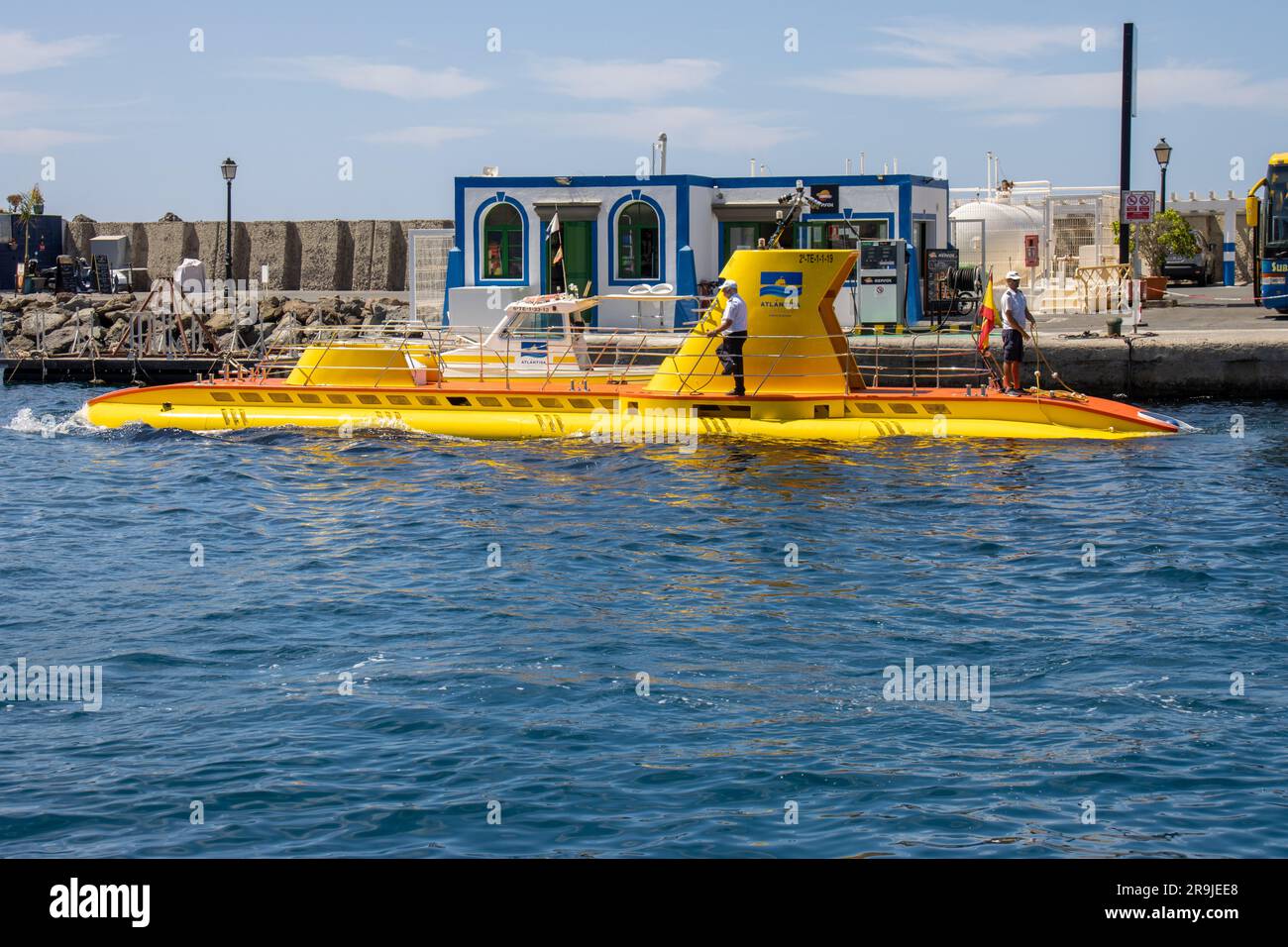 EN Puerto de Mogán el submarino amarillo desciende a diario a las profundidades, Gran Canaria Foto Stock