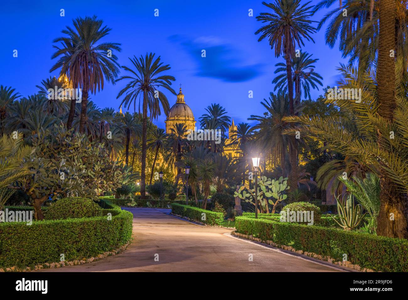 Palermo, all'alba presso i giardini pubblici di Villa Bonnano. Foto Stock