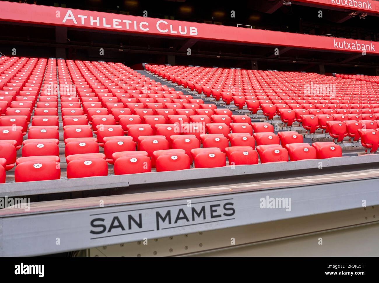 Presso l'arena tribunes of San Mames, lo stadio di casa ufficiale dell'FC Athletic Bilbao, Spagna Foto Stock
