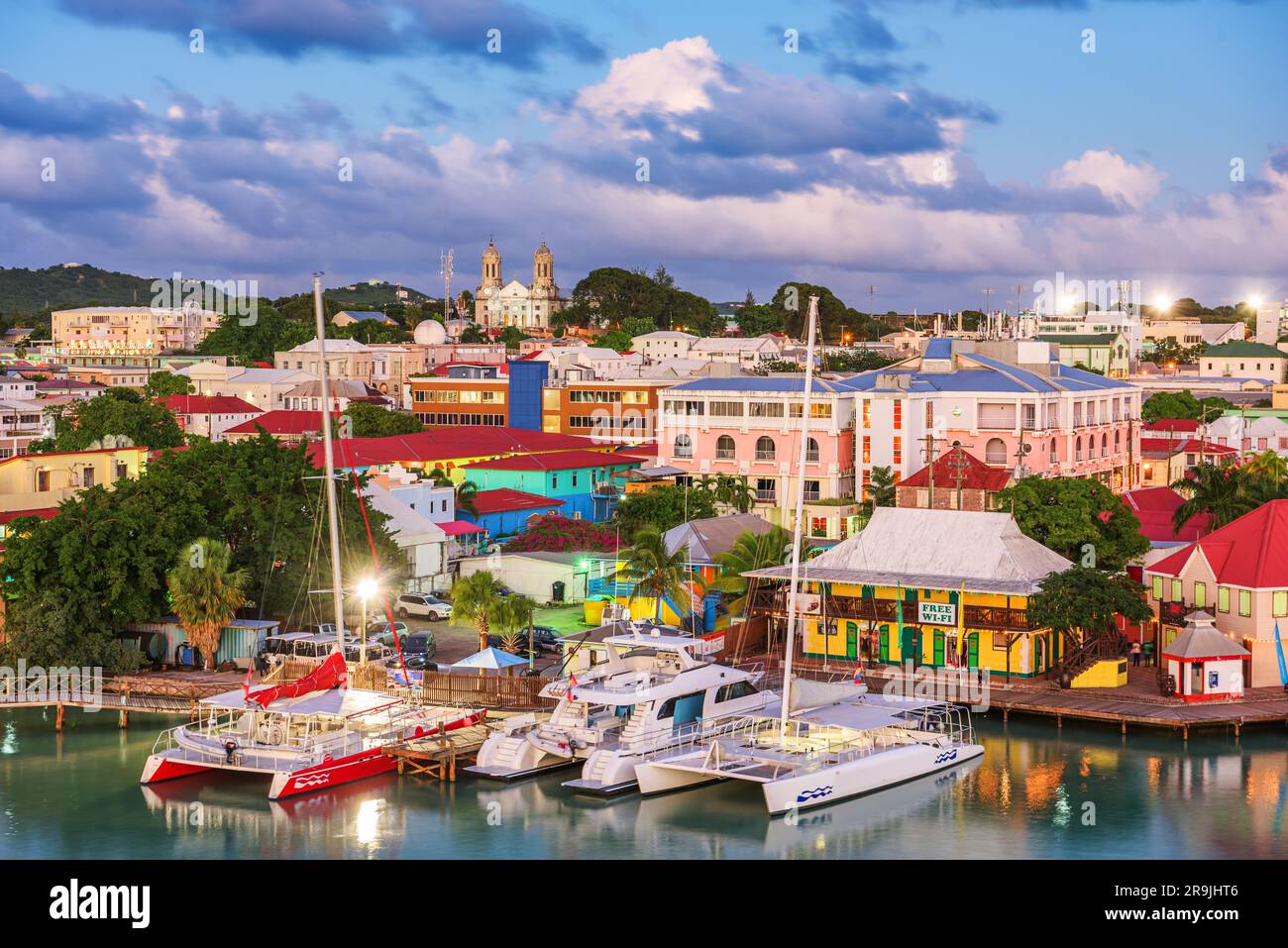 St John's, Antigua con vista su Redcliffe Quay al tramonto. Foto Stock