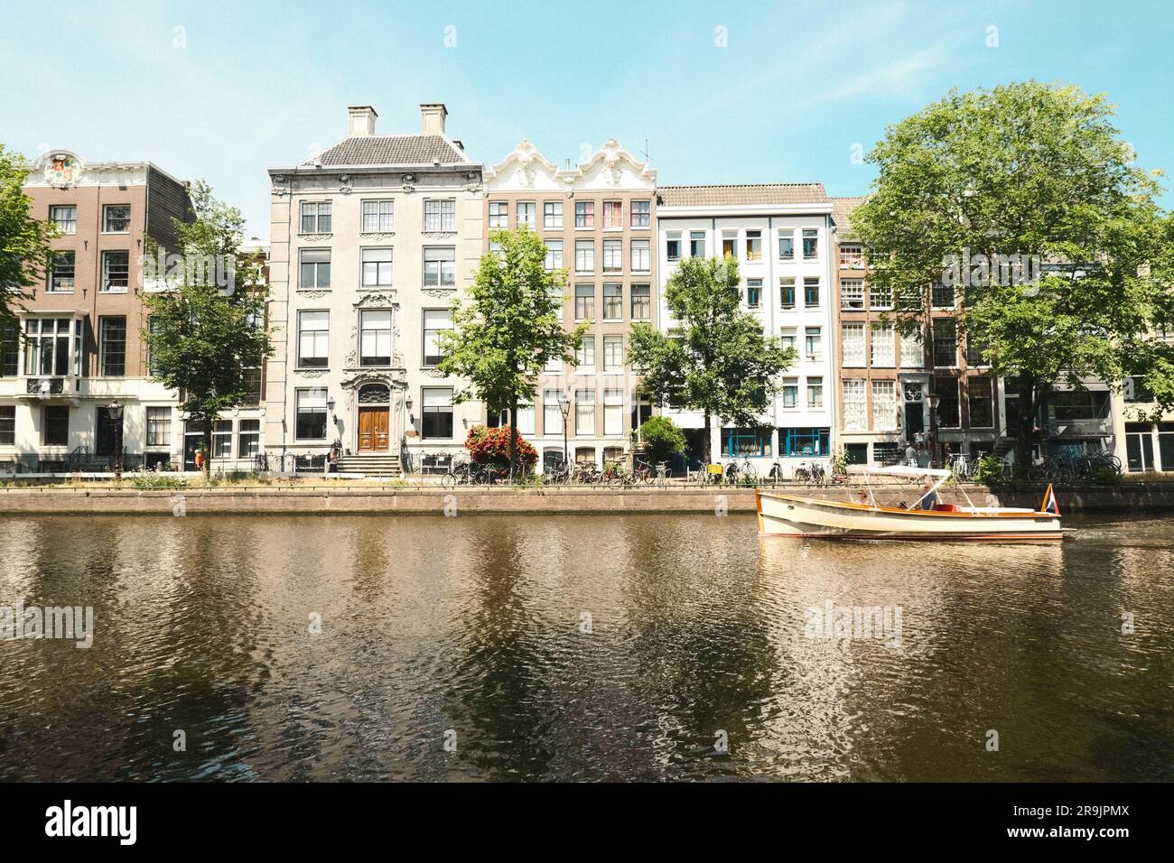 Amsterdam, capitale dei Paesi Bassi, ha più di 100 chilometri di pascolo, circa 90 isole e 1.500 ponti. Foto Stock