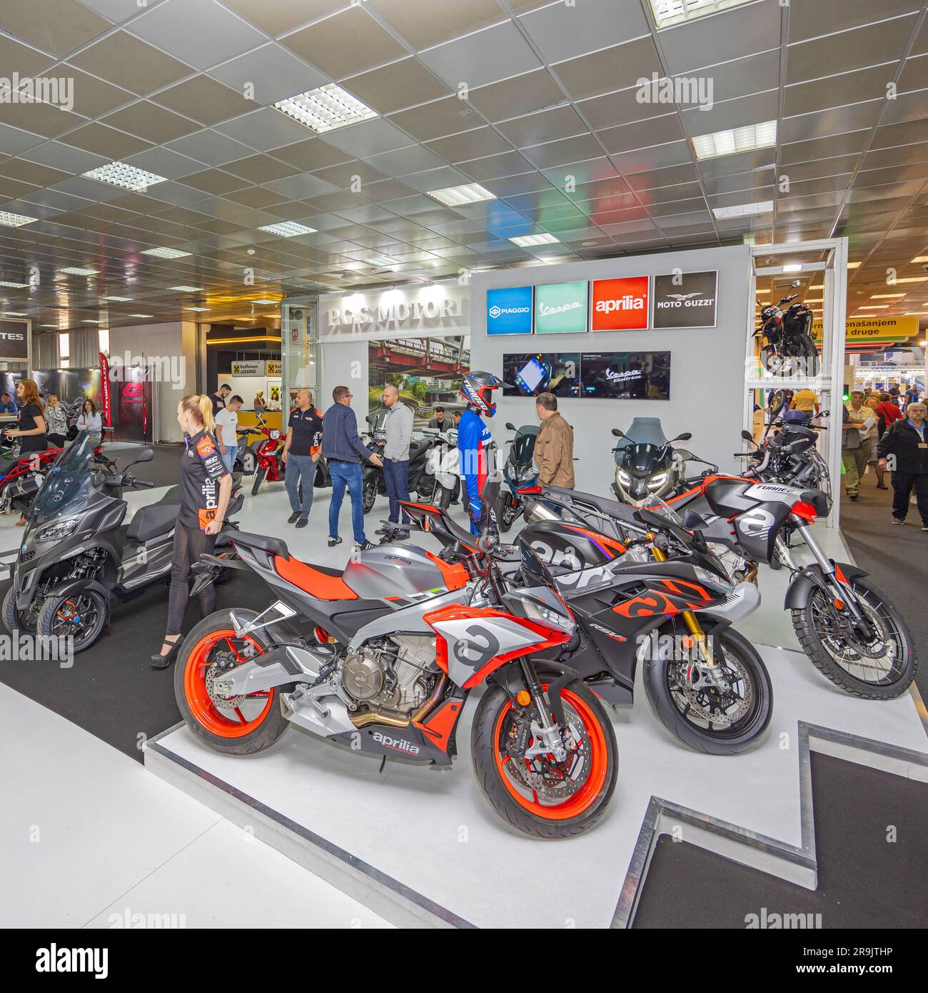 Belgrado, Serbia - 22 marzo 2023: Storica fabbrica di motociclette italiana Aprilia stand all'International Moto Passion Show. Foto Stock