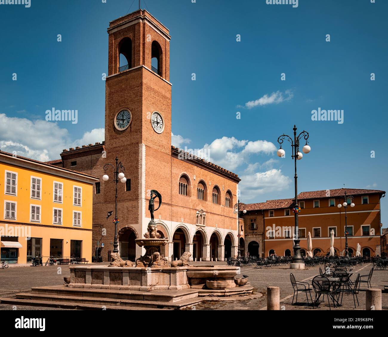 La piazza centrale della città di Fano nelle Marche, Italia Foto Stock