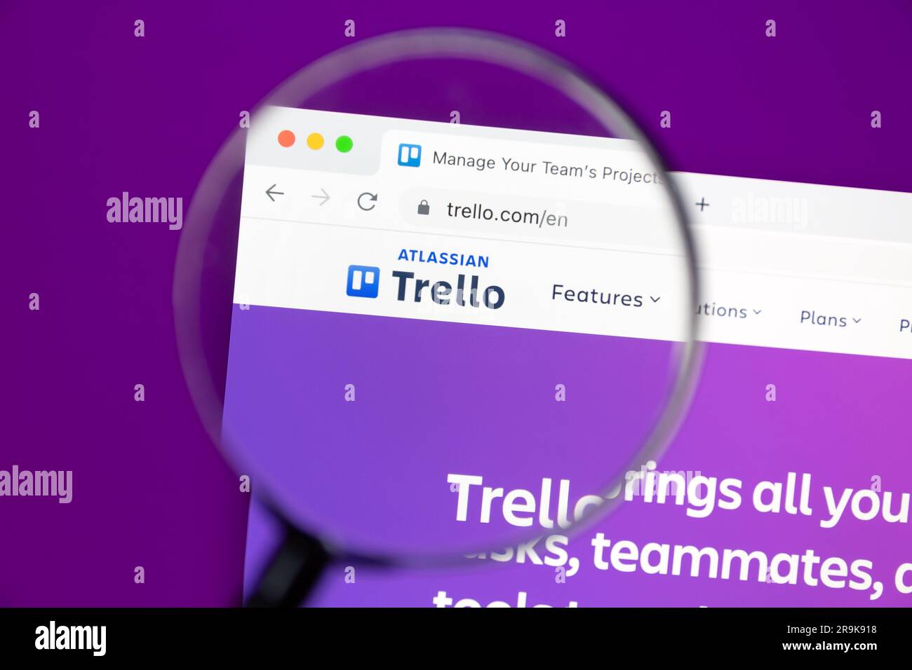 Ostersund, Svezia - 1 febbraio 2023: Sito web Trello. Trello è un'applicazione basata sul Web, in stile Kanban, per la creazione di elenchi ed è sviluppata da Trello Enterprise. Foto Stock