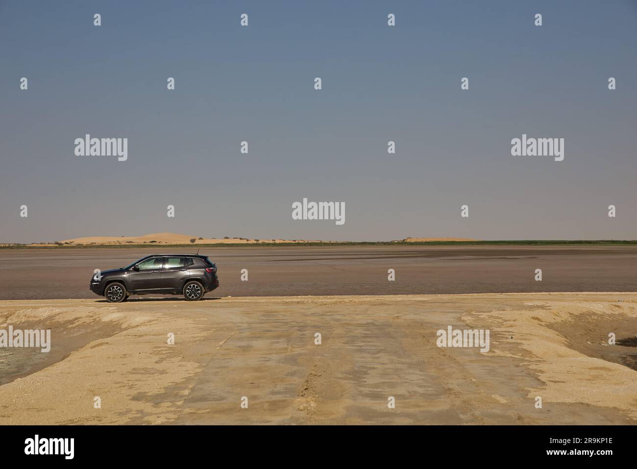 Guida in 4X4 attraverso il deserto di Dammam, Arabia Saudita. Foto Stock