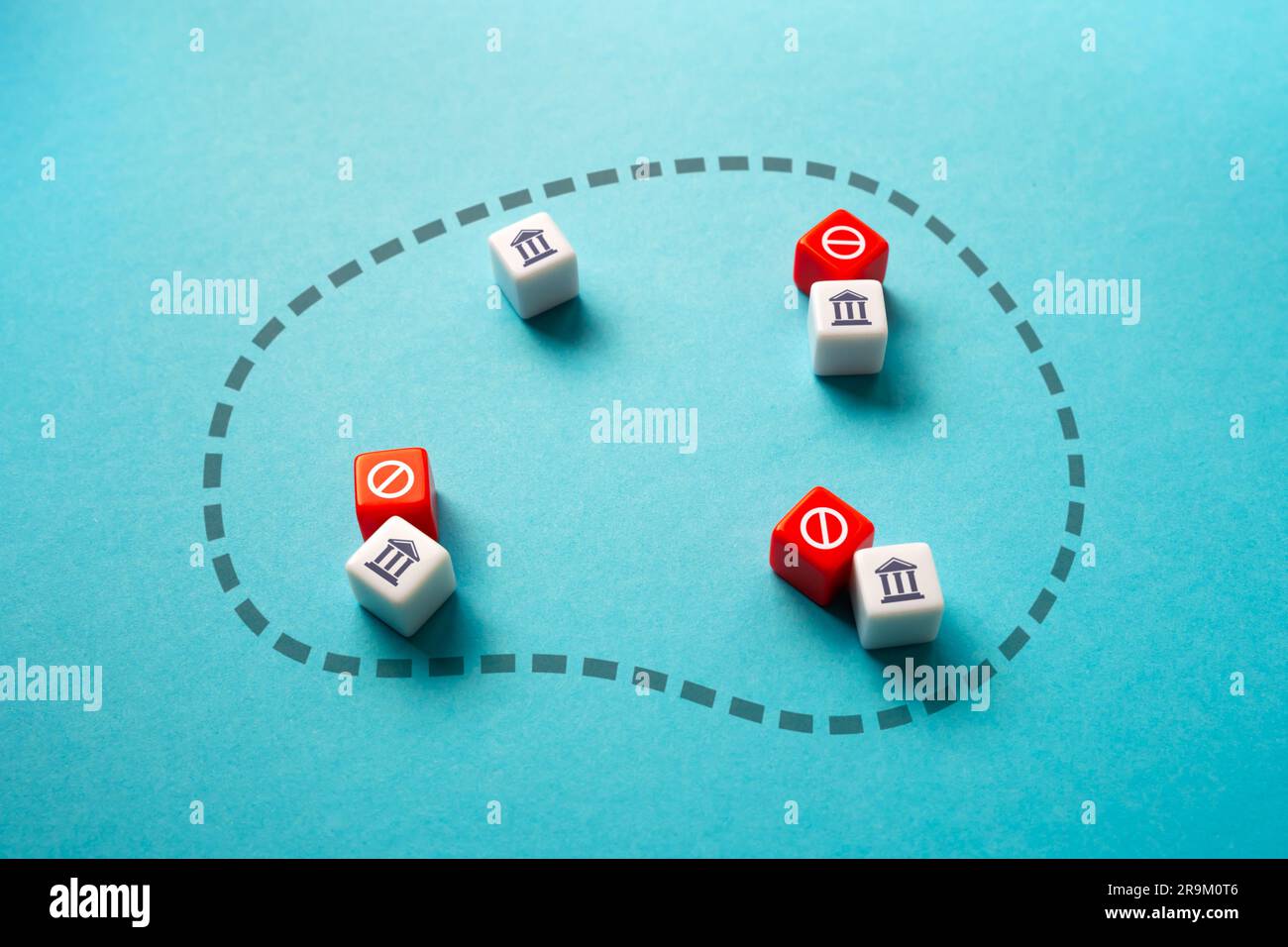 Bloccare le sanzioni della maggior parte delle banche del sistema. Negazioni di prestiti e bassi punteggi di credito. Più banche sono disconnesse dal sistema di pagamento internazionale. Eco Foto Stock