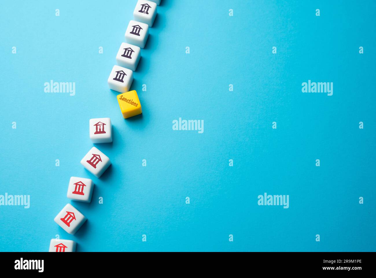 Imporre sanzioni alle banche e al sistema bancario. Più banche sono disconnesse dal sistema di pagamento internazionale. Pressioni economiche e politiche. Fa Foto Stock