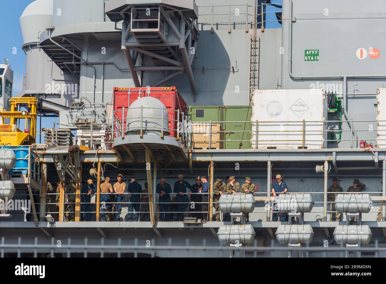 Nave d'assalto anfibio classe WASP della United States Navy USS Kearsarge (LHD-3) presso il molo di Hernesaari nell'agosto 2022 a Helsinki in Finlandia Foto Stock