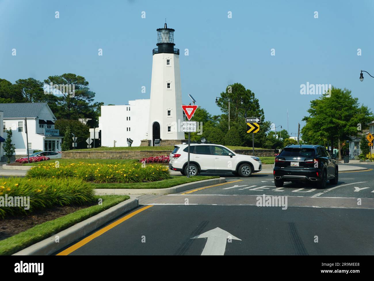 Rehoboth Beach, Delaware, U.S.A - 18 giugno 2023 - il traffico sulla rotatoria vicino a Rehoboth Avenue Foto Stock