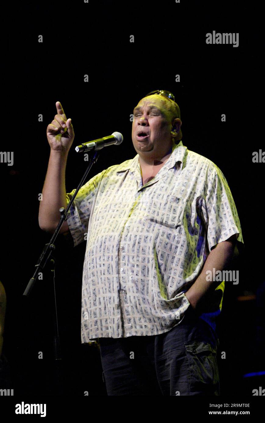 L'artista aborigeno australiano Kutcha Edwards si esibisce come parte del concerto multimediale Murundak che celebra la vita aborigena contemporanea nell'annuale Festival di Sydney. Sydney Opera House, Sydney, Australia. 22.01.08. Foto Stock