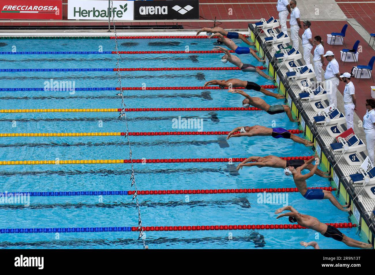 Partenza dei 50m Backstroke Men Heat durante il 59° Settecolli nuoto Meeting allo stadio del nuoto di Roma, 24 giugno 2023. Foto Stock