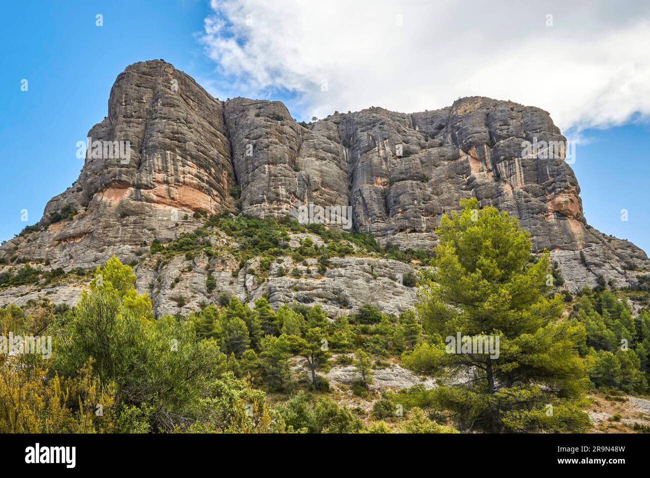 Maestosa formazione rocciosa nel promontorio di Arnes. Nel Parco naturale di Els Ports, Tarragona, Comunità della Catalogna, Spagna Foto Stock